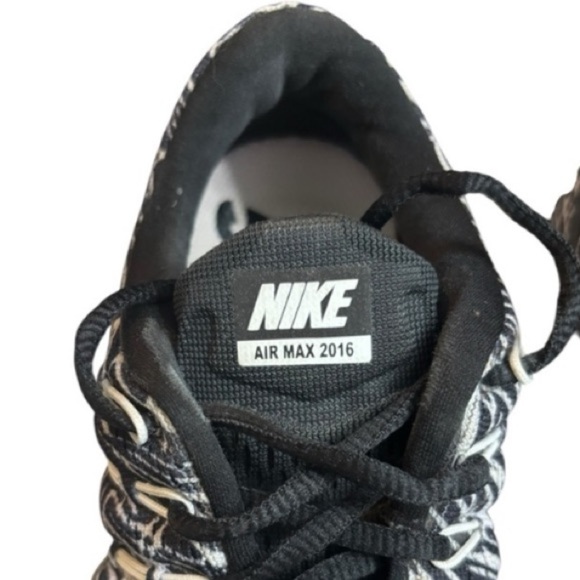 Nike Women’s Air Max 2016 Print Running Sneakers Black White Size 7.5 - Picture 6 of 13